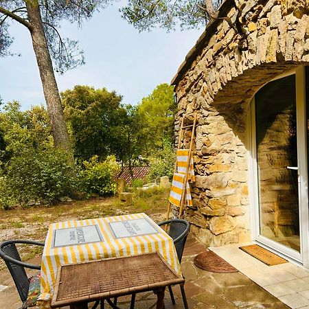 Отель Les Cabanons Sainte Victoire Экстерьер фото