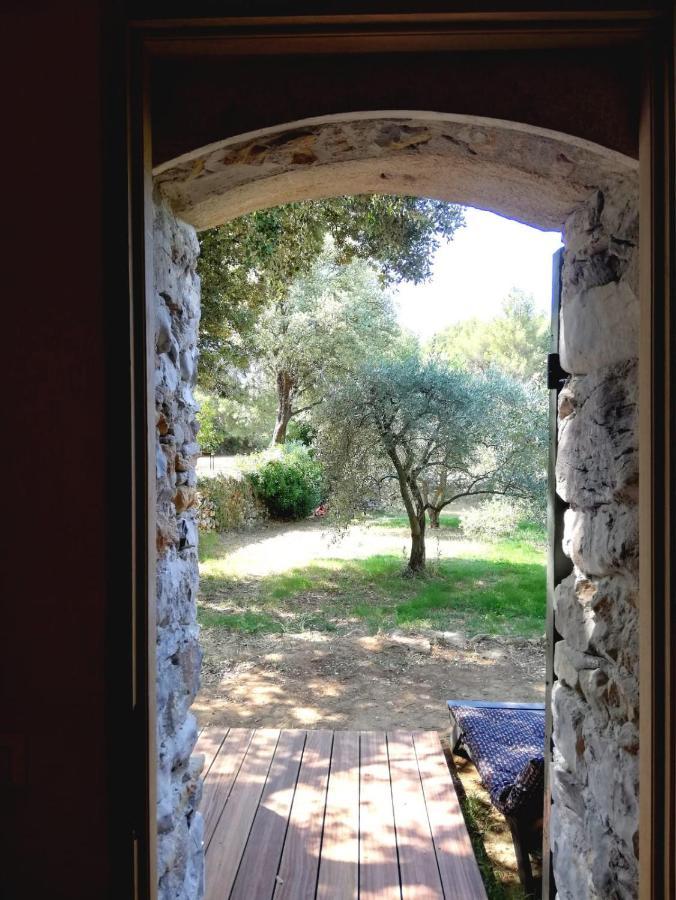 Отель Les Cabanons Sainte Victoire Экстерьер фото