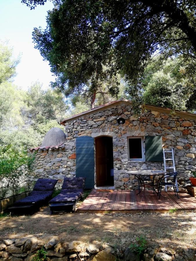 Отель Les Cabanons Sainte Victoire Экстерьер фото