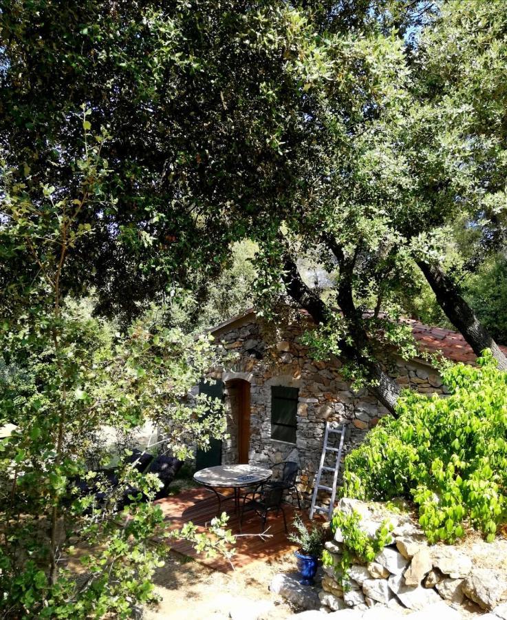 Отель Les Cabanons Sainte Victoire Экстерьер фото